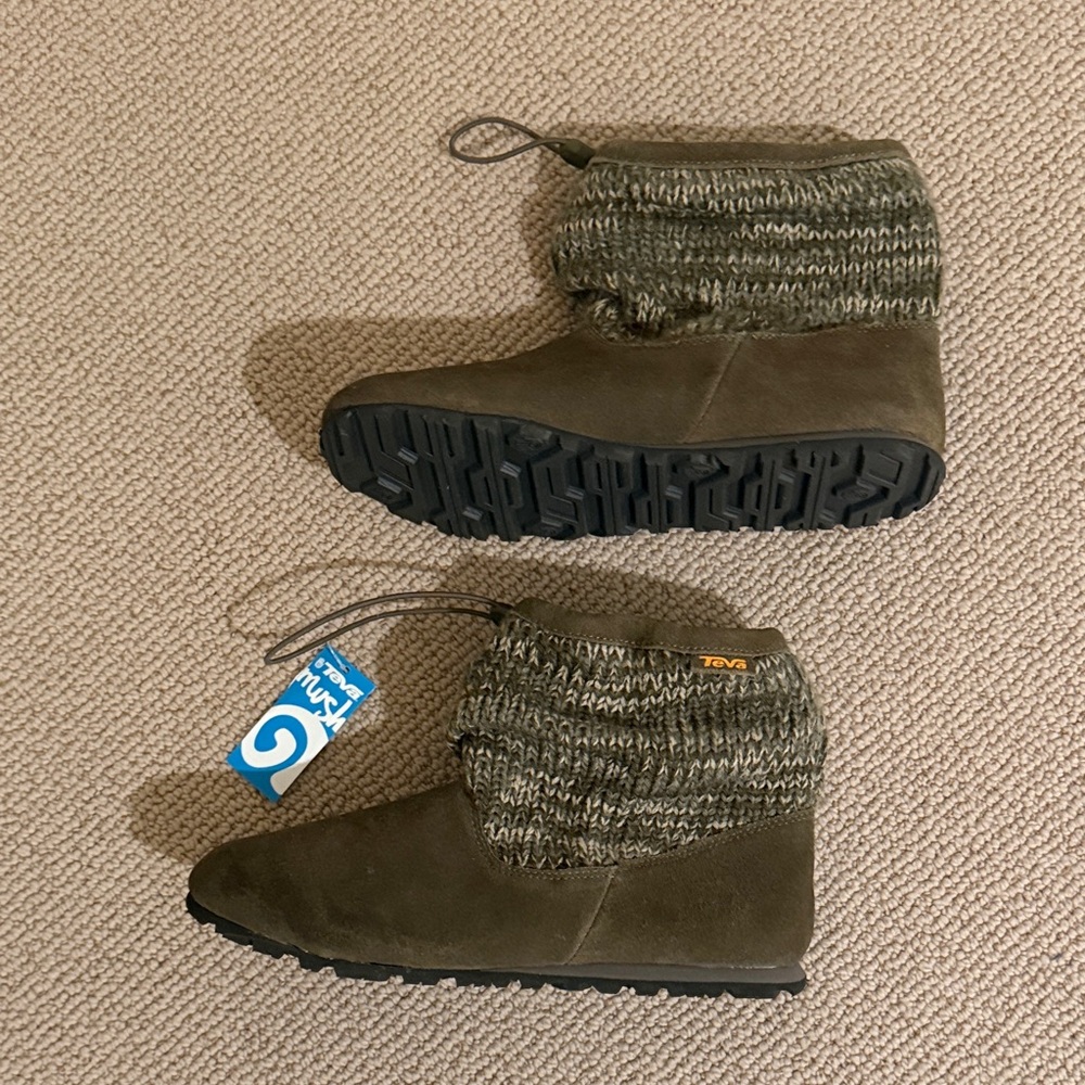 NWT Teva Mush Atoll Olive Knit Ankle Boots